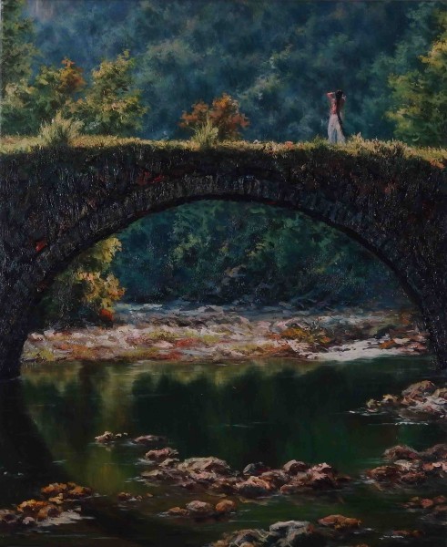Frau auf der Brücke